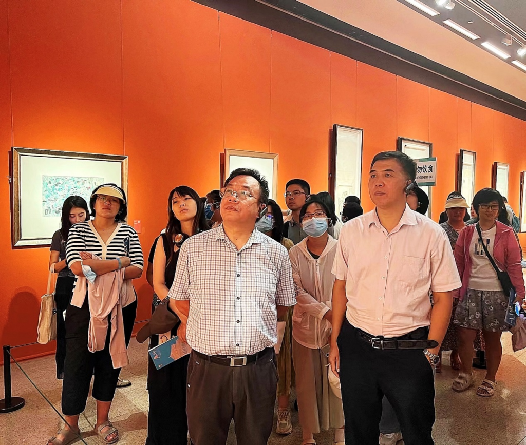 中国新闻出版研究院开展主题教育活动 集体参观“弘扬长征精神、延安精神”美术作品展-期刊+