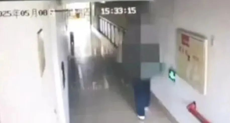 上海一男博士生宿舍内被偷装摄像头对方辩称因爱慕犯下错误-期刊+